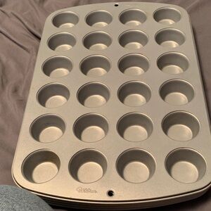 Mini cupcake/muffin pan -24 wells
